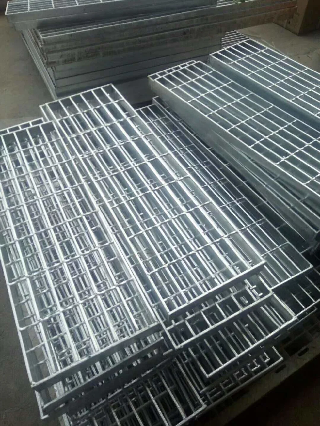Hot Dipped Galvanized Steel Grating Plasfrom /Gully Cover Steel Grating
